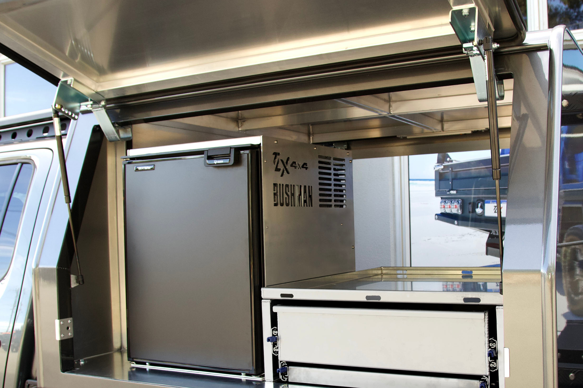 How to setup your 4X4 Canopy insulation and ventilation for a fridge